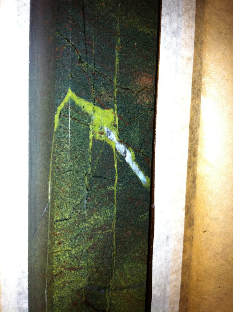 Natursteinreparatur am Marmor – vorher